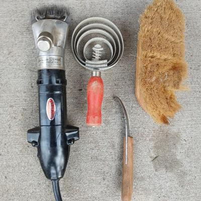Livestock items - Sunbeam Stewart shear master sheers with a collection of brushes and more