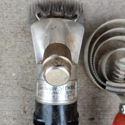 Livestock items - Sunbeam Stewart shear master sheers with a collection of brushes and more