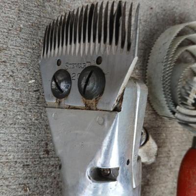 Livestock items - Sunbeam Stewart shear master sheers with a collection of brushes and more