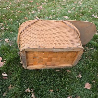 Collection of wicker baskets and harvesting baskets