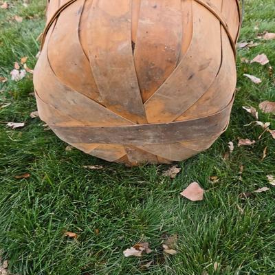 Collection of wicker baskets and harvesting baskets