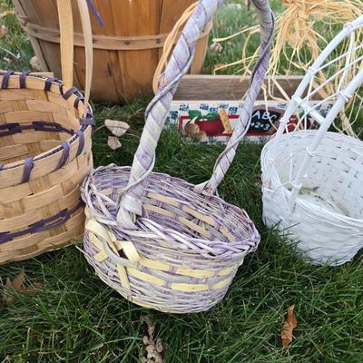 Collection of wicker baskets and harvesting baskets