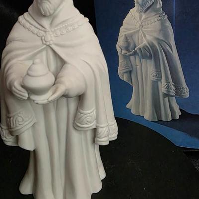 1981 Avon Exclusive Nativity Figurine – The Magi Bearing Gifts (Balthazar)
