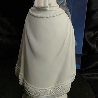 1981 Avon Exclusive Nativity Figurine – The Magi Bearing Gifts (Balthazar)