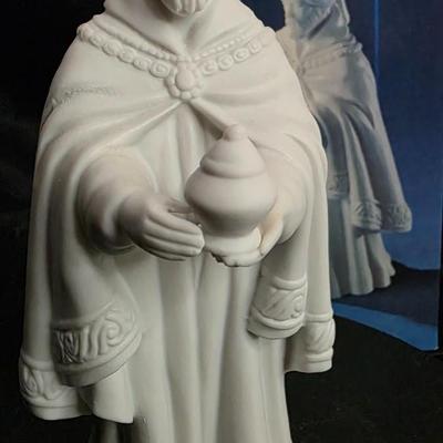 1981 Avon Exclusive Nativity Figurine – The Magi Bearing Gifts (Balthazar)