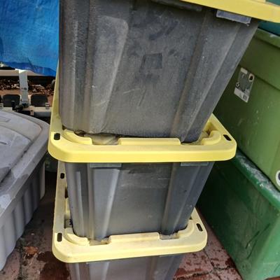 Six storage totes