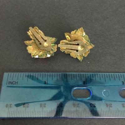Vintage metal flower clip on earrings