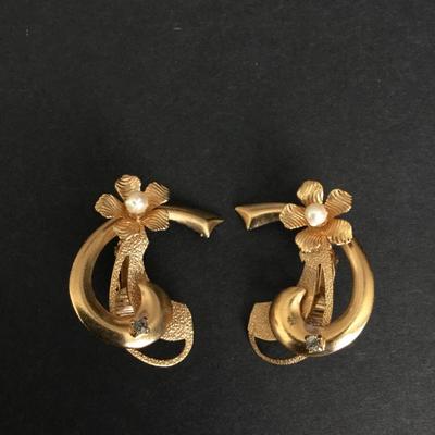 Vintage gold tone floral horn or cornucopia shaped clip on earrings