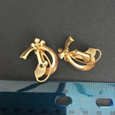 Vintage gold tone floral horn or cornucopia shaped clip on earrings