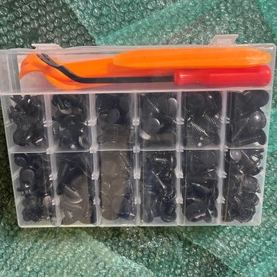 Automotive retainer clip set