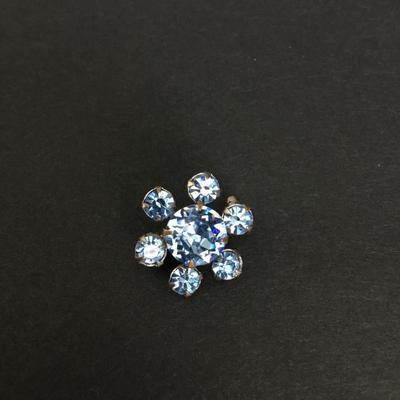 Beautiful, vintage, crystal flower pin