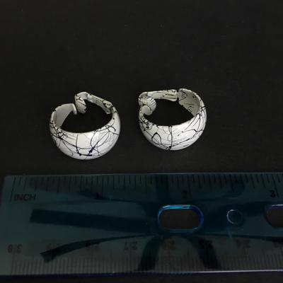 Vintage 80s black and white enamel hoop clip on earrings
