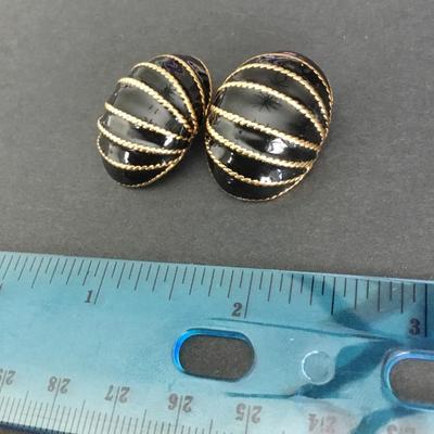 Beautiful, vintage, Napier dome Black enamel gold rope stud statement earrings