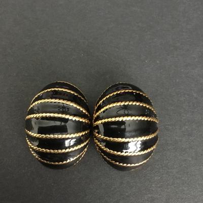 Beautiful, vintage, Napier dome Black enamel gold rope stud statement earrings