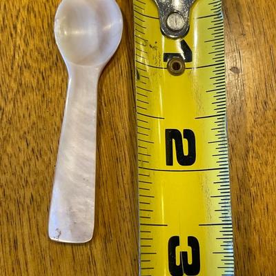 8 mother of pearl caviar spoons