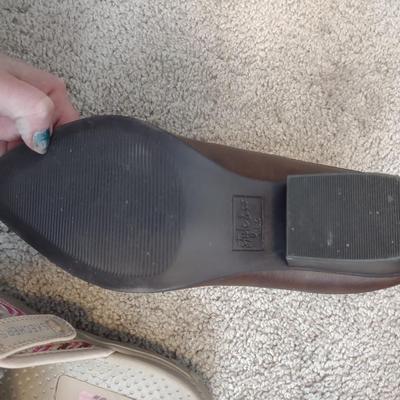 LADIES DRESS SHOES (BORN (8) & STYLE & CO) AND SKECHERS SANDALS (9)