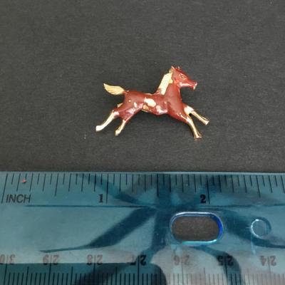 Vintage, petite horse pin