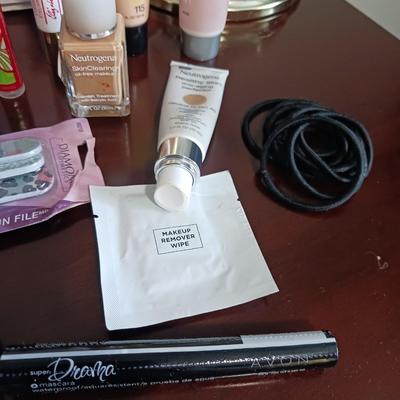 NAIL LAMP AND NAIL CARE ITEMS