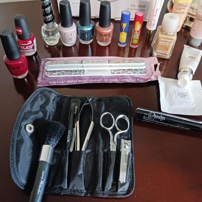 NAIL LAMP AND NAIL CARE ITEMS