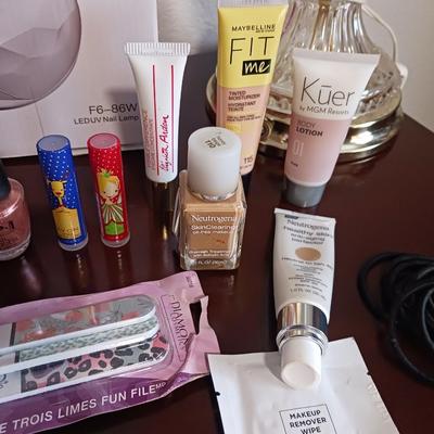 NAIL LAMP AND NAIL CARE ITEMS