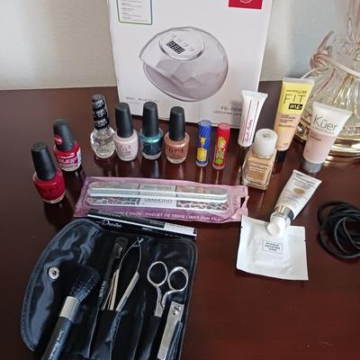 NAIL LAMP AND NAIL CARE ITEMS