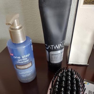 KISS BRISTLE STRAIGHTENER AND HAIR CARE PRODUCTS