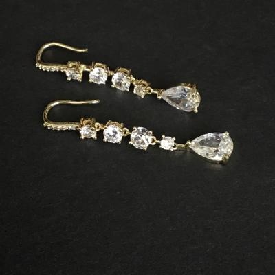 Beautiful, crystal gold tone holiday dangle earrings