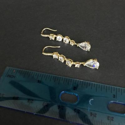Beautiful, crystal gold tone holiday dangle earrings