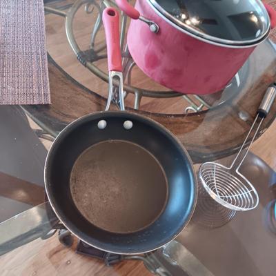 TEFLON COOKWARE AND KITCHEN UTENSILS