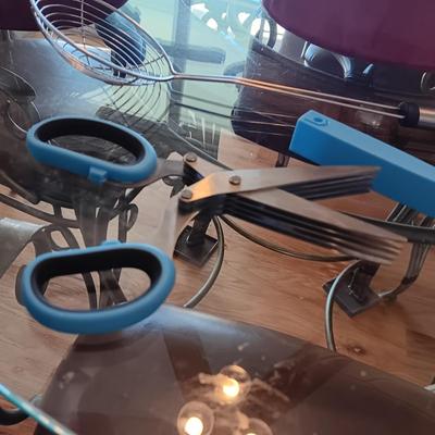 TEFLON COOKWARE AND KITCHEN UTENSILS