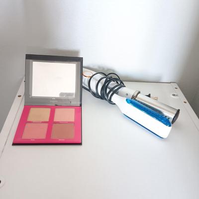 MIAMI HIGHLIGHT AND BLUSH PALETTE PLUS STRAIGHTENER CURLER