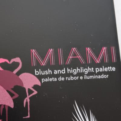 MIAMI HIGHLIGHT AND BLUSH PALETTE PLUS STRAIGHTENER CURLER