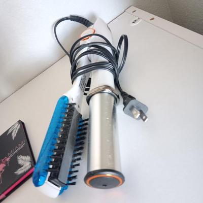 MIAMI HIGHLIGHT AND BLUSH PALETTE PLUS STRAIGHTENER CURLER