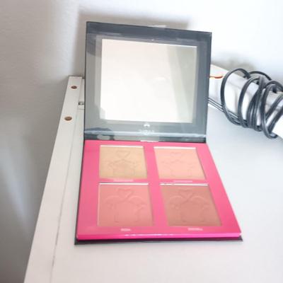 MIAMI HIGHLIGHT AND BLUSH PALETTE PLUS STRAIGHTENER CURLER