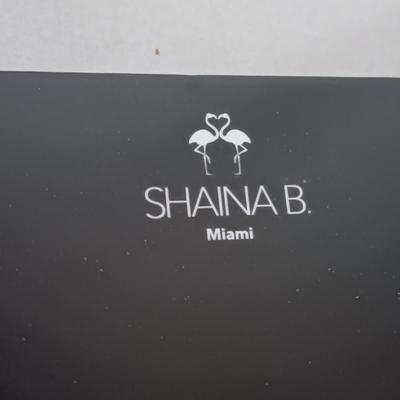 MIAMI HIGHLIGHT AND BLUSH PALETTE PLUS STRAIGHTENER CURLER