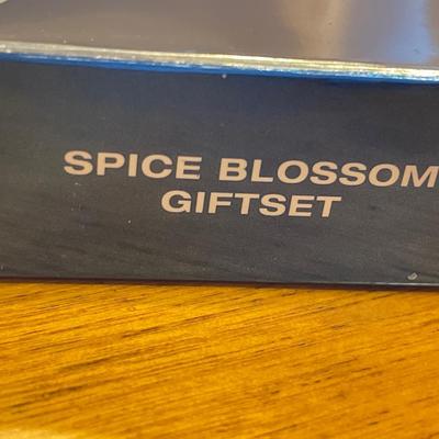 2!Vintage Avon necklaces