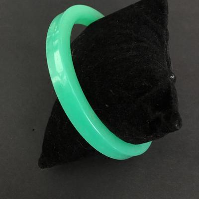 Vintage Lucite, type plastic, jade bangle bracelet