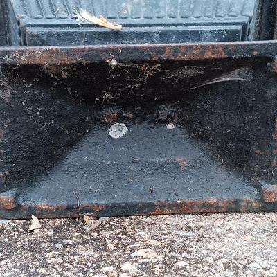 LOT 236: Cast-Iron Eagle 'Cachepot' Planter with Lid