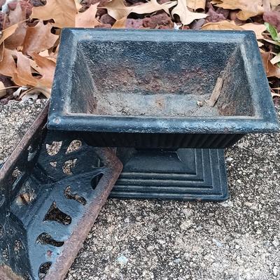 LOT 236: Cast-Iron Eagle 'Cachepot' Planter with Lid