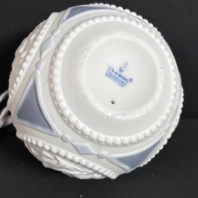 LOT 246: Lladro Ornaments 1988 and 1989