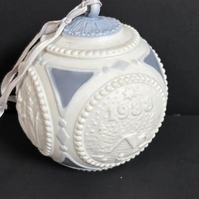 LOT 246: Lladro Ornaments 1988 and 1989