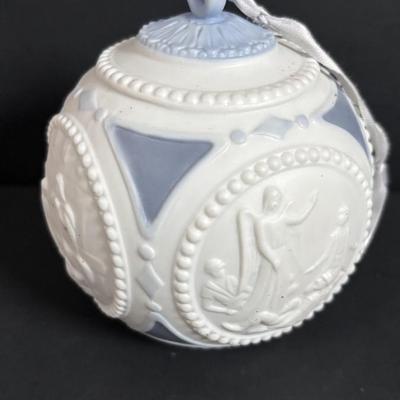 LOT 246: Lladro Ornaments 1988 and 1989