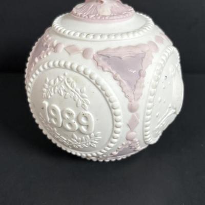 LOT 246: Lladro Ornaments 1988 and 1989