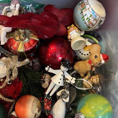 LOT 248: Holiday Pillows, Musical Santa Faces, Ornaments, Centerpiece, Ornaments &n More