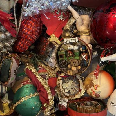 LOT 248: Holiday Pillows, Musical Santa Faces, Ornaments, Centerpiece, Ornaments &n More