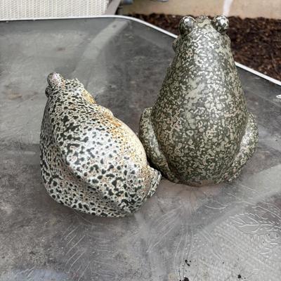 LOT 251: Garden Welcome Sculpture w/Snail and Ceramic Frogs