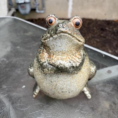 LOT 251: Garden Welcome Sculpture w/Snail and Ceramic Frogs