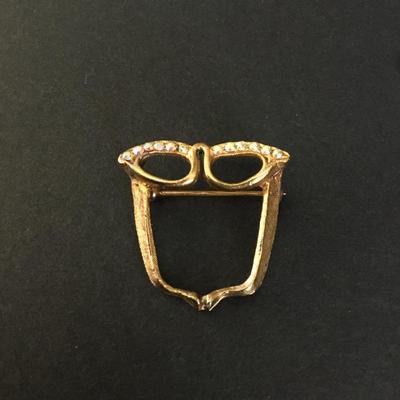 Cute vintage eyeglasses pin
