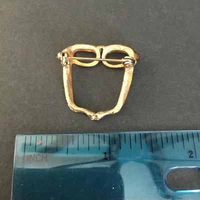 Cute vintage eyeglasses pin