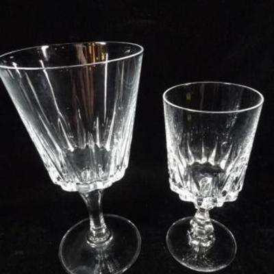 LOT 23D: 24 PC CRYSTAL STEMWARE